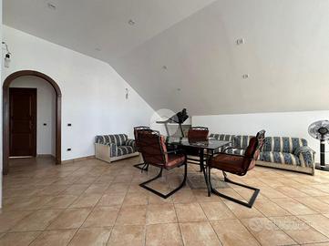 MANSARDA A GIUGLIANO IN CAMPANIA