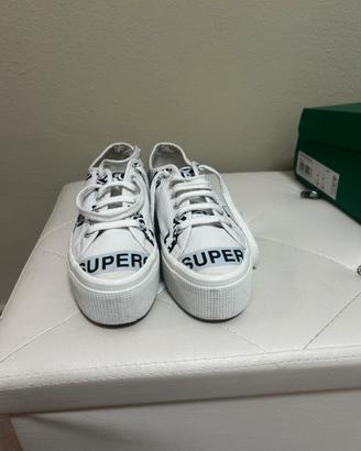 Scarpe superga