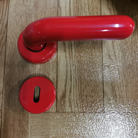 Maniglia rossa porta interna