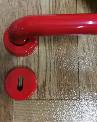 Maniglia rossa porta interna