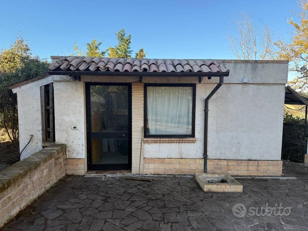 Rustico / Casale di 184 m² con 3 locali e box auto - Altro
