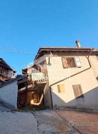 Casa indipendente di 160 m² con 4 locali e box aut