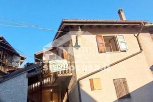 Casa indipendente di 160 m² con 4 locali e box aut