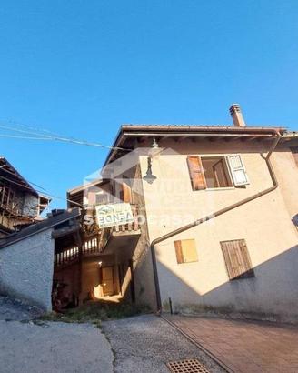 Casa indipendente di 160 m² con 4 locali e box aut