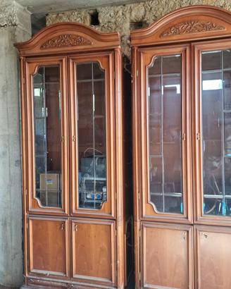 Coppia Vetrine classiche in legno con ante a vetro