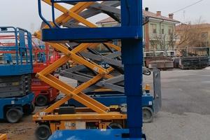 Piattaforma aerea verticale UP RIGHT TM12 anno 200