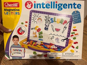 Lavagnetta magnetica con lettere