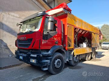Impianto massetti Overmat con camion Iveco
