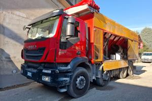 Impianto massetti Overmat con camion Iveco