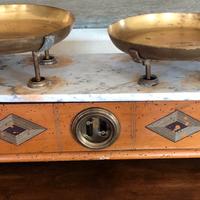 Bilancia a due piatti-+pesi in ottone- inizio ‘900