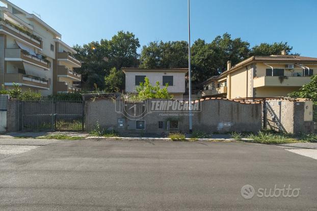 VILLA UNIFAMILIARE DIVISA IN DUE UNITA' IMMOBILIAR