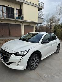 Peugeot e-208 full electric