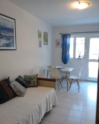 BILOCALE CON POSTO AUTO 20 m dal mare
