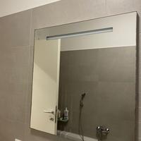 Specchio da bagno con luce