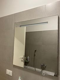 Specchio da bagno con luce