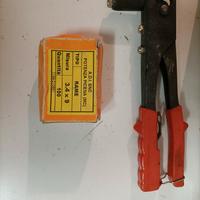 Rivettatrice più rivetti in rame 