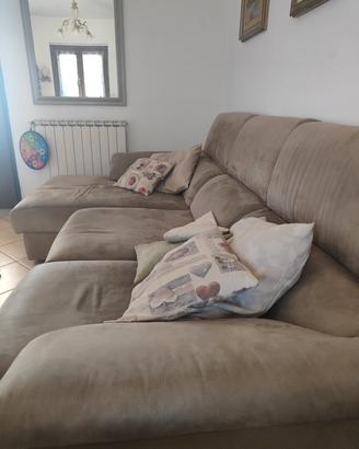 Divano tre posti con oenisola