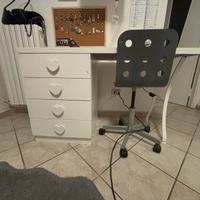 scrivania con cassetti + sedia