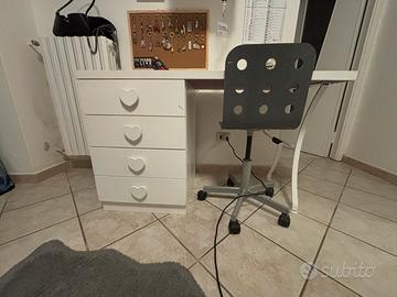 scrivania con cassetti + sedia