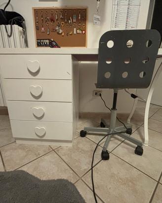 scrivania con cassetti + sedia