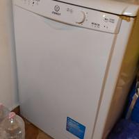 lavastoviglie indesit