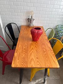 Tavolo completo di sedie