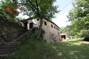 Rustico / Casale di 500 m² con più di 5 locali e b