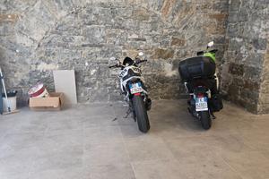 Posto moto in centro con telecomando