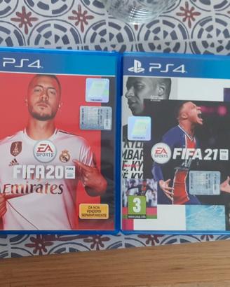 2 videogiochi FIFA PS4