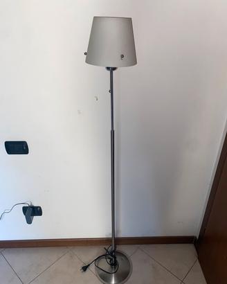 Lampada a piedistallo