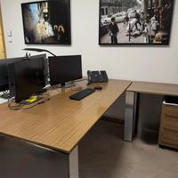 Scrivanie da ufficio design (legno e cristallo)
