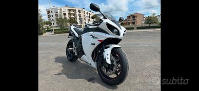 Yamaha YZF R1