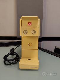 Macchina da caffè Illy 3.3 capsule.