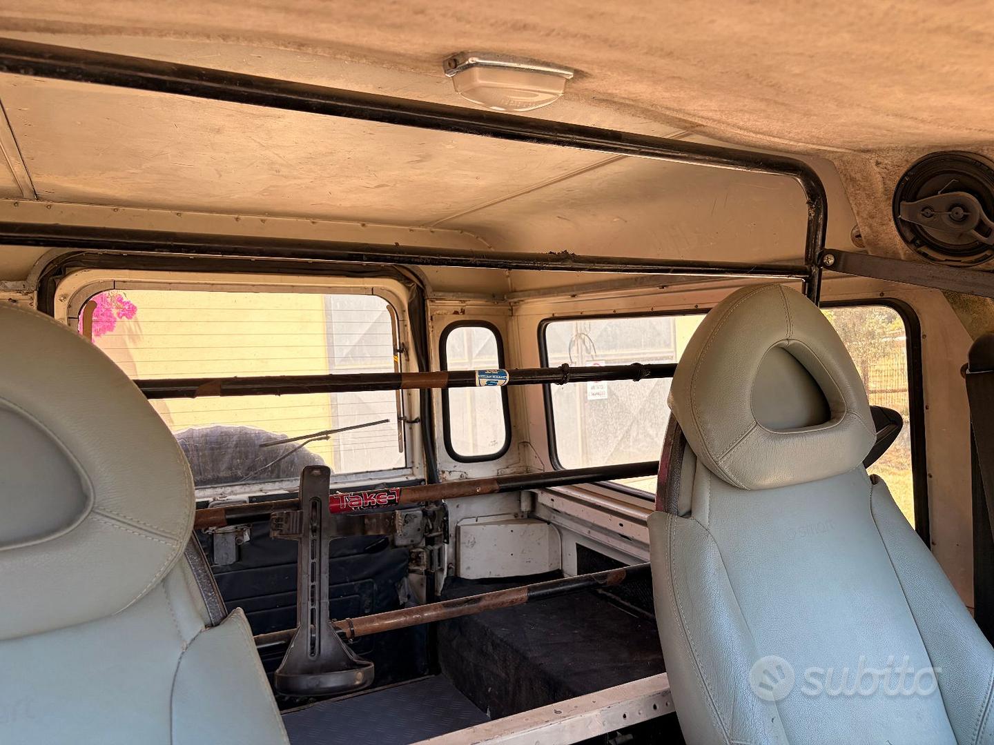 Land Rover Defender 1981 photo 5