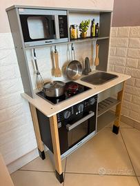 Cucina giocattolo