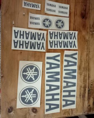 Set adesivi  varie dimensioni misure logo YAMAHA