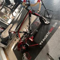 bici specialized tarmac E/O rulli magnetic days