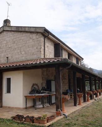 Villa di 280 m² con più di 5 locali a Labro