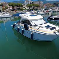 Barca Antares 8 fuoribordo