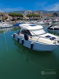 Barca Antares 8 fuoribordo