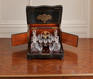 Cave à liqueur Napoléon III  in legno e intarsi