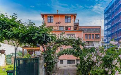 4 LOCALI CON TERRAZZO