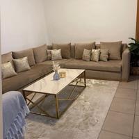 salotto marocchino stile moderno con tavolo