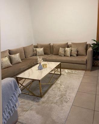salotto marocchino stile moderno con tavolo