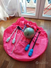 Attrezzi ginnastica ritmica (clavette, nastro, ..)