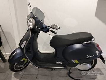 Piaggio Vespa Super Tech 300