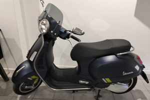 Piaggio Vespa Super Tech 300