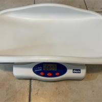 Bilancia pesa neonati