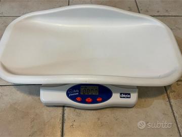 Bilancia pesa neonati