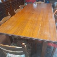 Tavolo in noce di mansonia